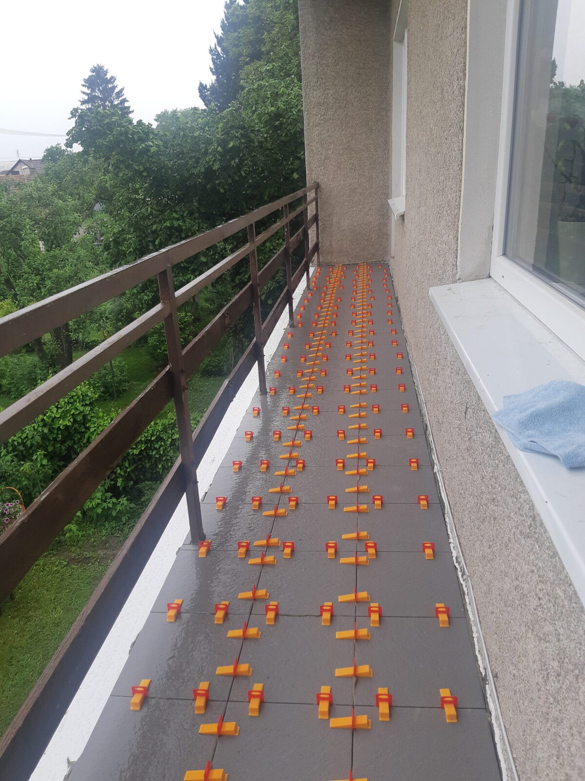 Pokládka dlažby na balkóne